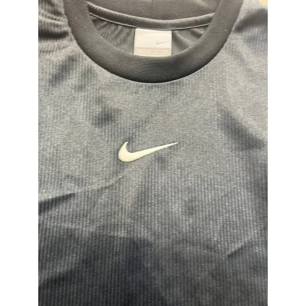 Nike Boy Medium 10-12 Sleeveless Performance Tank Top Gray Ribbed Athletic Shirt